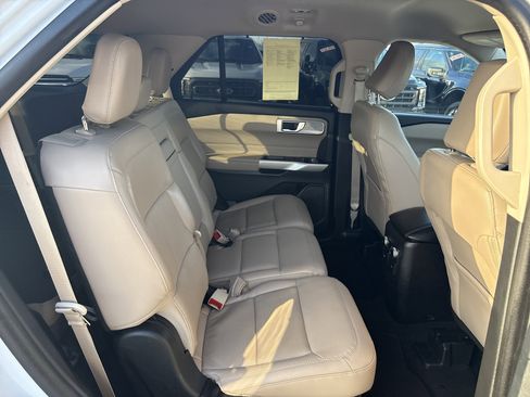Used 2024 Ford Explorer Limited image 9