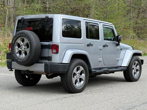 Used 2018 Jeep Wrangler Unlimited Sahara w/ Max Tow Package AWD/4WD image 3