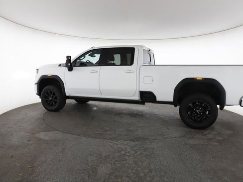 Used 2024 GMC Sierra 2500 AT4 w/ AT4 Premium Plus Package AWD/4WD image 8