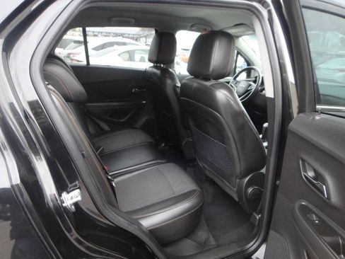 Used 2019 Chevrolet Trax LT w/ LT Convenience Package AWD/4WD image 11