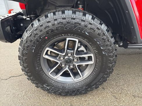 Used 2025 Jeep Gladiator Mojave image 9