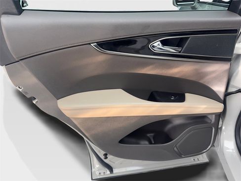 Used 2022 Lincoln Nautilus Reserve image 37