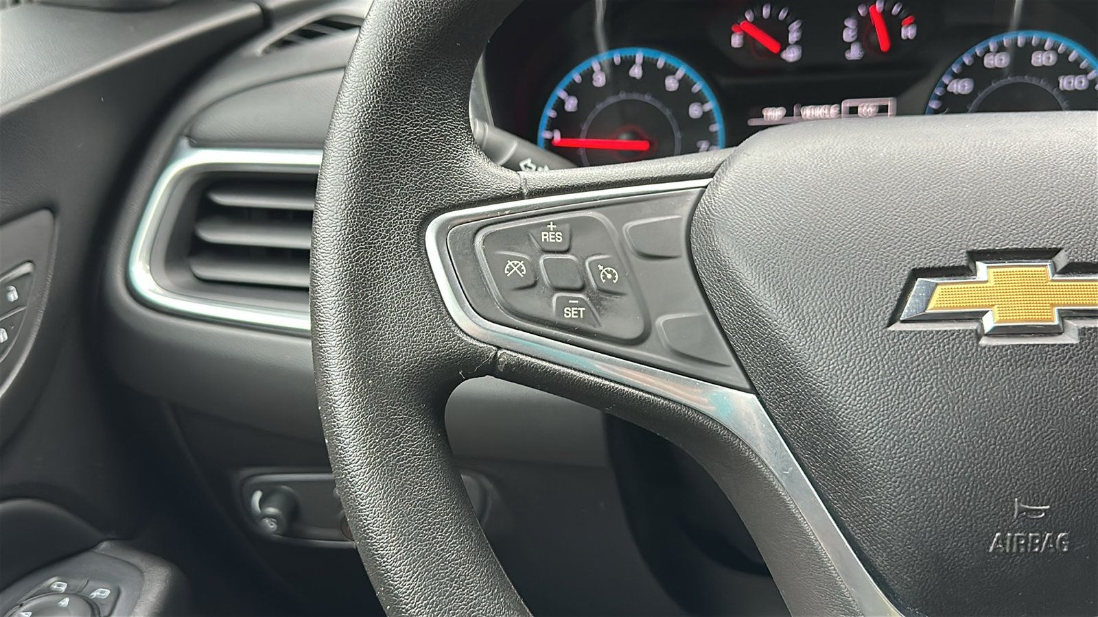 Used 2018 Chevrolet Equinox LT AWD/4WD image 16
