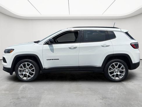 Used 2023 Jeep Compass Latitude AWD/4WD image 5