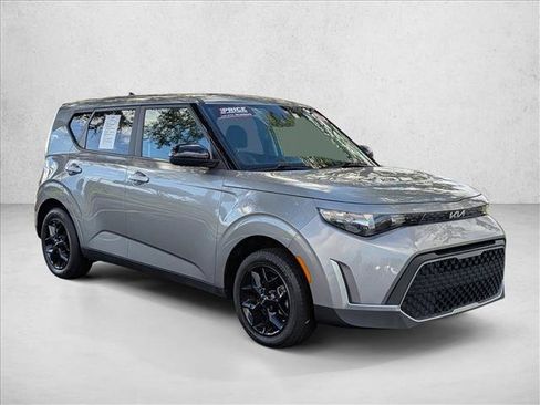 Used 2024 Kia Soul LX w/ Option Group 015 FWD image 3