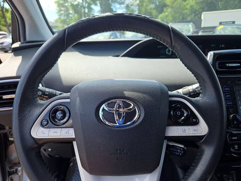 Used 2016 Toyota Prius Four Touring w/ Premium Convenience Package FWD image 19