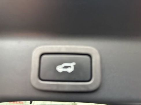 Used 2019 Jaguar F-PACE S image 25