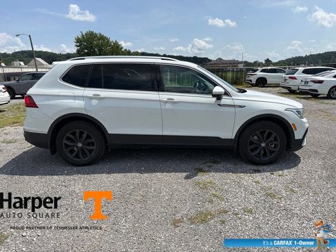 Used 2024 Volkswagen Tiguan SE w/ Panoramic Sunroof Package FWD image 6