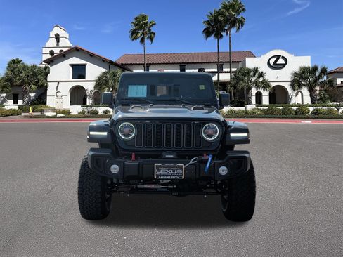 Used 2025 Jeep Gladiator Rubicon AWD/4WD image 6