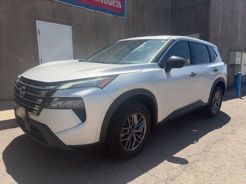 Used 2024 Nissan Rogue S AWD/4WD image 6
