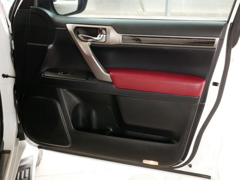 Used 2023 Lexus GX 460 Premium image 12