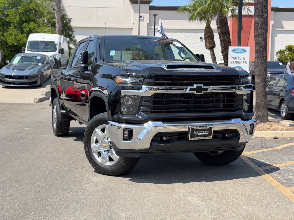 Used 2024 Chevrolet Silverado 2500 LT w/ All Star Edition AWD/4WD image 3