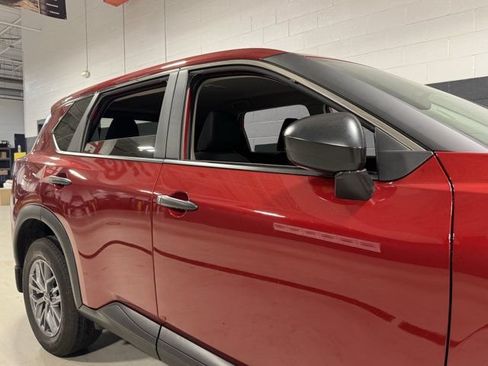 Used 2025 Nissan Rogue S AWD/4WD image 7