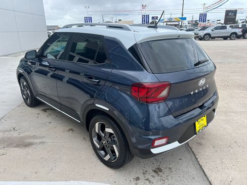 Used 2025 Hyundai Venue Limited FWD image 5