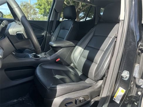 Used 2023 GMC Terrain SLE w/ Driver Convenience Package image 13