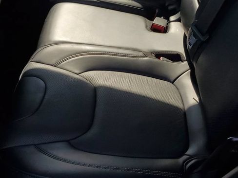 Used 2019 Jeep Cherokee High Altitude AWD/4WD image 12