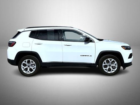 Certified 2025 Jeep Compass Latitude AWD/4WD image 4