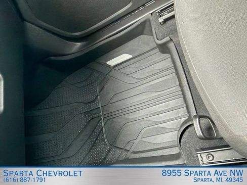 Used 2020 Chevrolet Equinox LT w/ Driver Convenience Package FWD image 26