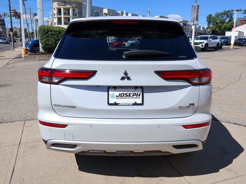 Used 2025 Mitsubishi Outlander SE AWD/4WD image 4