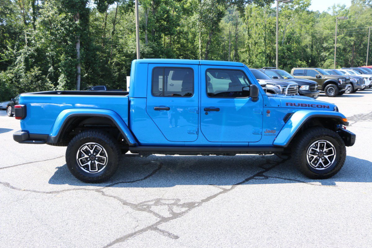 Used 2025 Jeep Gladiator Rubicon AWD/4WD image 9