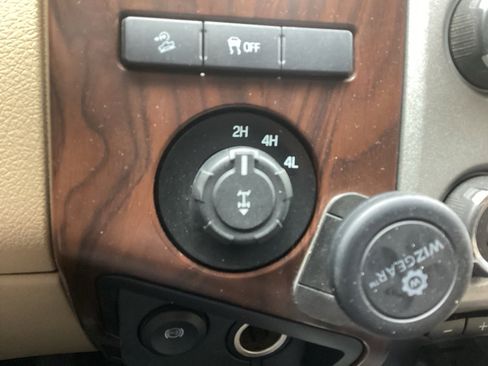 Used 2015 Ford F250 Lariat w/ Lariat Ultimate Package image 25