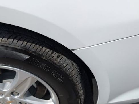 Used 2025 Chevrolet Malibu LS FWD image 9