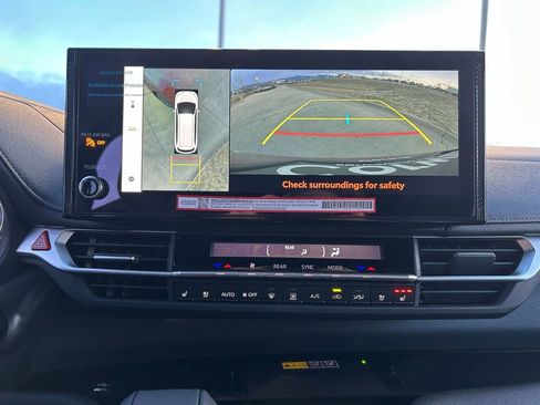 Used 2026 Toyota Sienna Platinum image 17