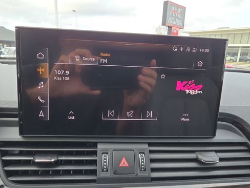 Used 2021 Audi Q5 e Premium Plus w/ Premium Plus Package image 98