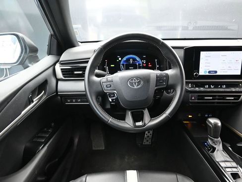 Used 2025 Toyota Camry SE FWD image 30