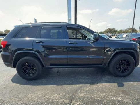 Used 2012 Jeep Grand Cherokee Laredo w/ Laredo E Group AWD/4WD image 9
