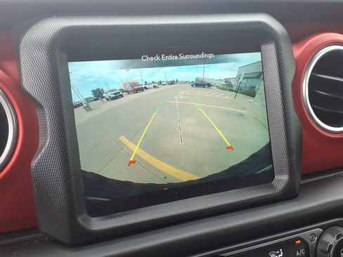 Used 2021 Jeep Wrangler Unlimited Rubicon AWD/4WD image 11