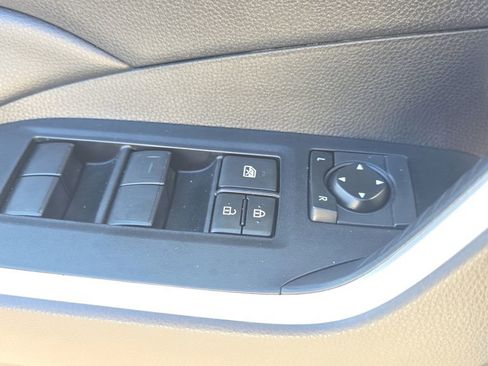 Used 2020 Toyota RAV4 XLE FWD image 19