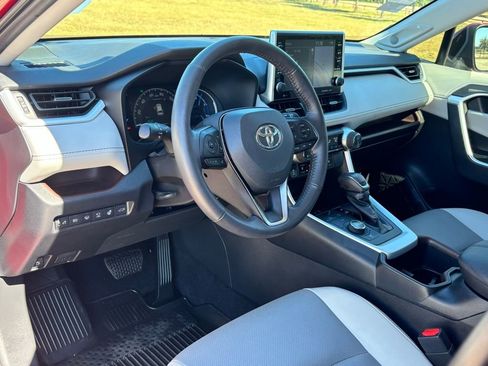 Used 2022 Toyota RAV4 Limited image 12