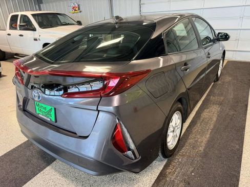 Used 2021 Toyota Prius Prime LE FWD image 3