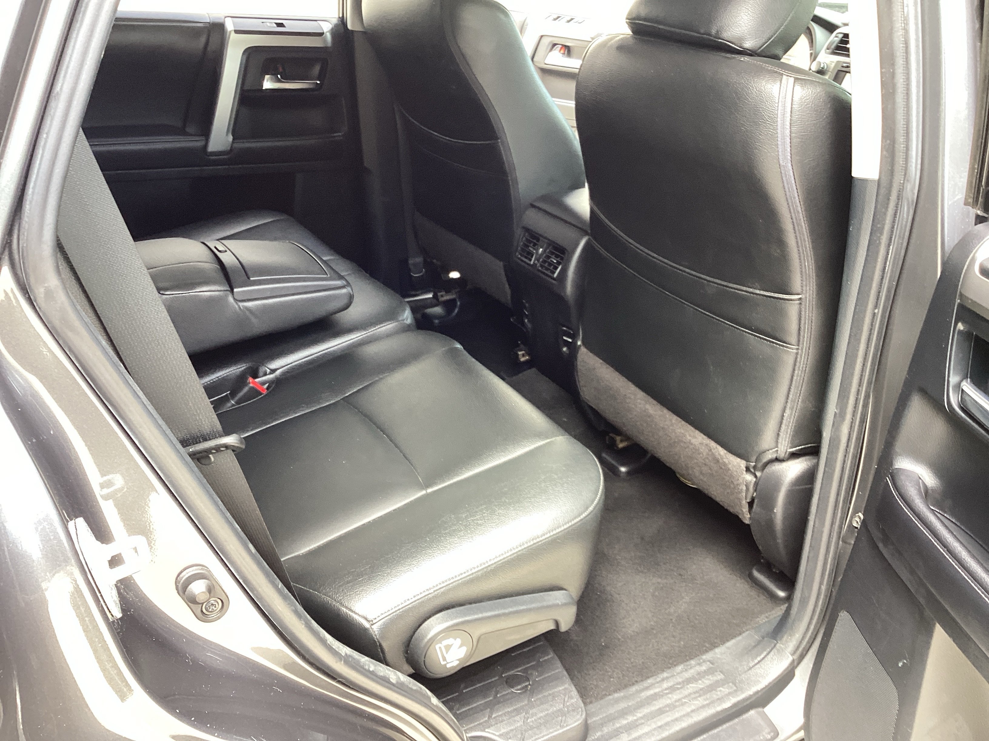 Used 2016 Toyota 4Runner SR5 RWD image 31