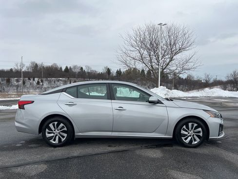 Used 2023 Nissan Altima 2.5 S image 3