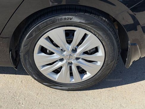 Certified 2022 Nissan Sentra S image 14