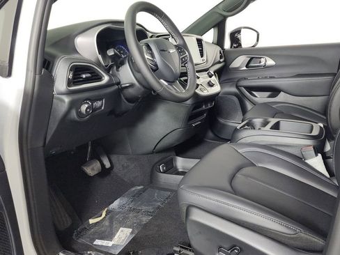 New 2026 Chrysler Pacifica Select image 12