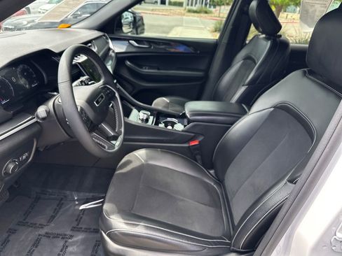 Used 2023 Jeep Grand Cherokee Altitude RWD image 18