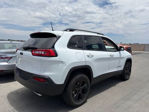 Used 2018 Jeep Cherokee Limited w/ Technology Group AWD/4WD image 2