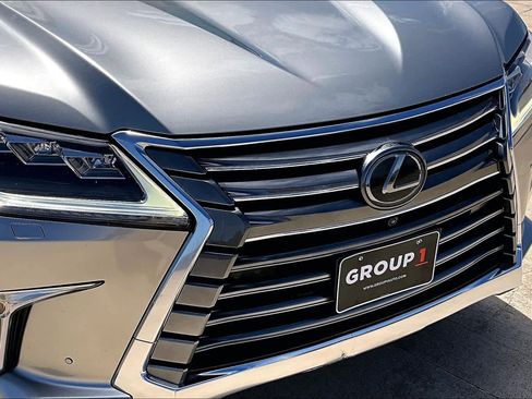 Used 2019 Lexus LX 570 4WD w/ Luxury Package image 29