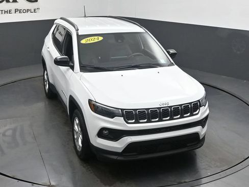 Used 2024 Jeep Compass Latitude AWD/4WD image 52