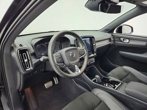Used 2019 Volvo XC40 T5 R-Design image 16