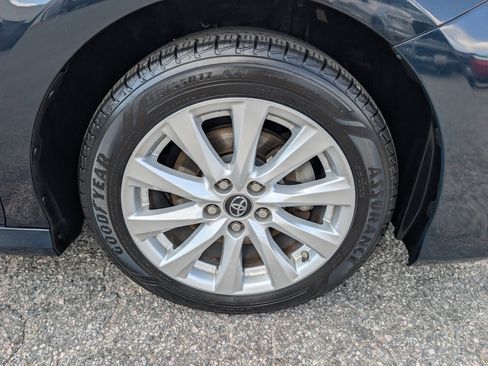 Used 2019 Toyota Camry LE image 9