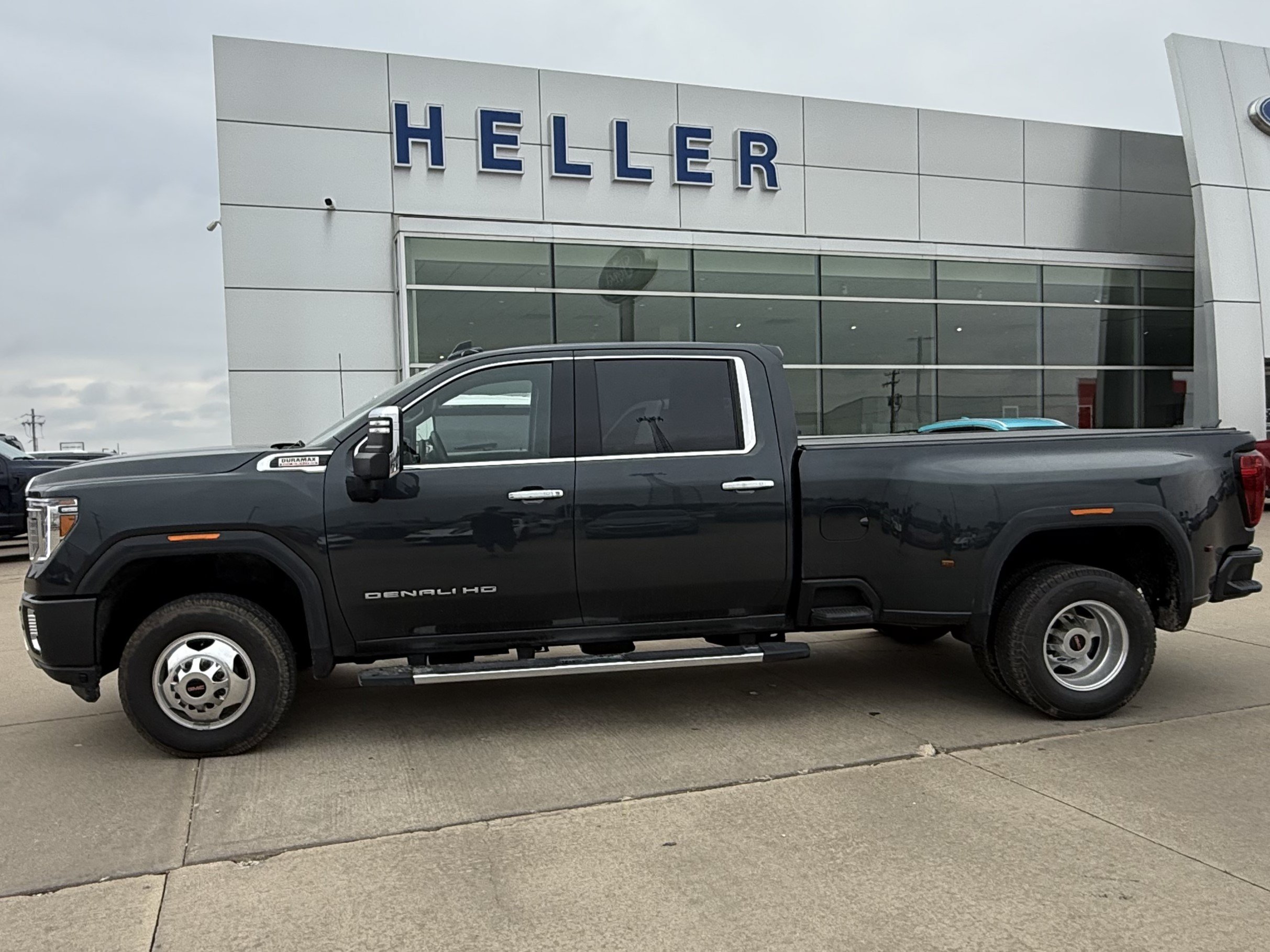 Used 2023 GMC Sierra 3500 Denali AWD/4WD image 3
