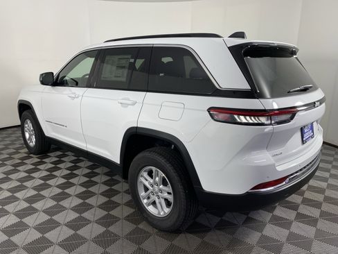 New 2025 Jeep Grand Cherokee Laredo w/ Luxury Tech Group I image 8