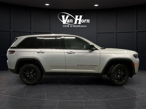 New 2026 Jeep Grand Cherokee Altitude AWD/4WD image 2