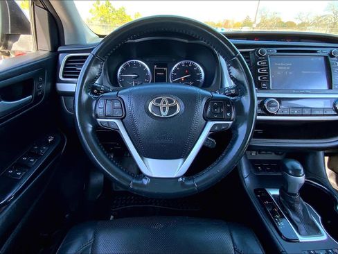 Used 2017 Toyota Highlander Limited image 6