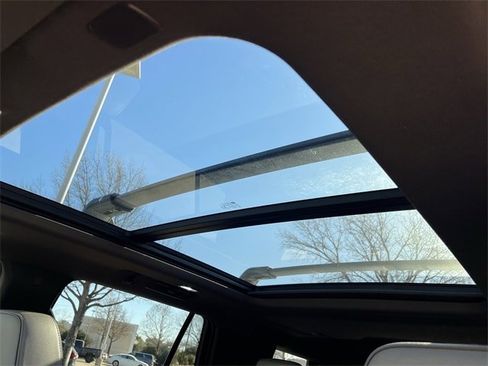 Used 2022 GMC Yukon SLT w/ SLT Premium Package image 27