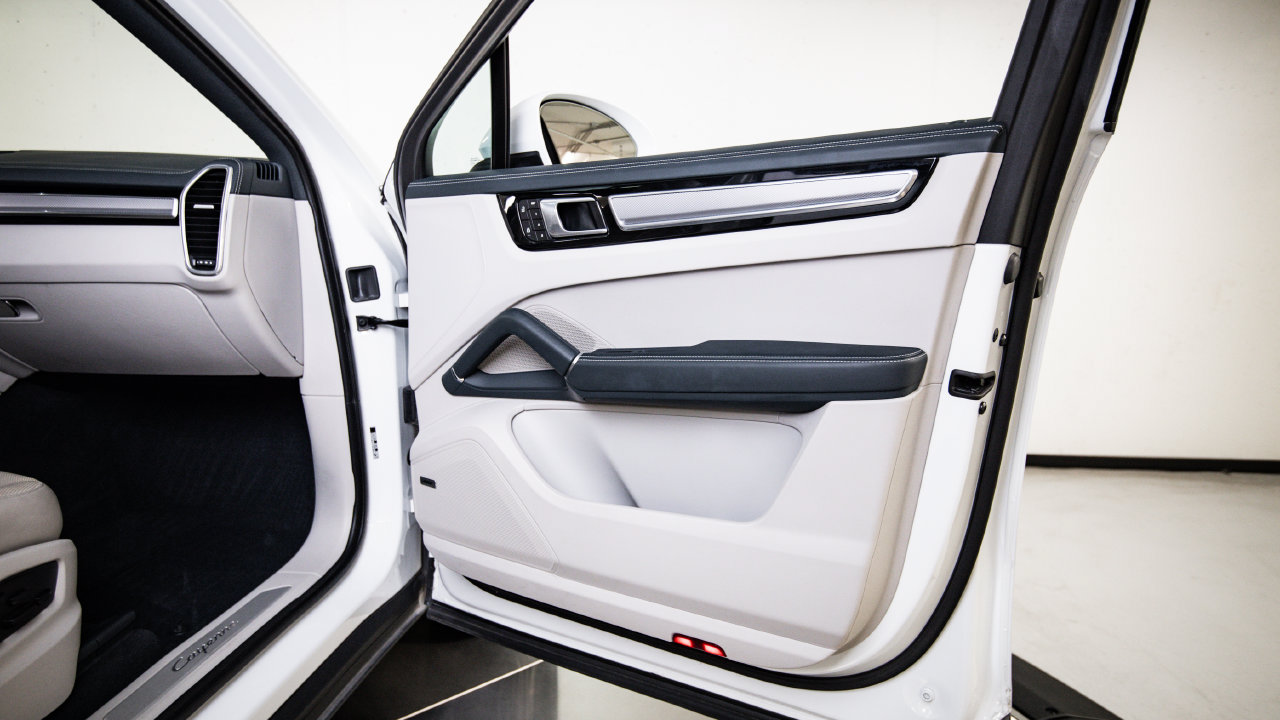 Certified 2022 Porsche Cayenne Coupe AWD/4WD image 27
